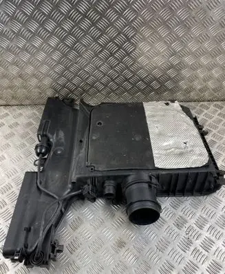 Audi Q7 4M Air filter box 4M0133837