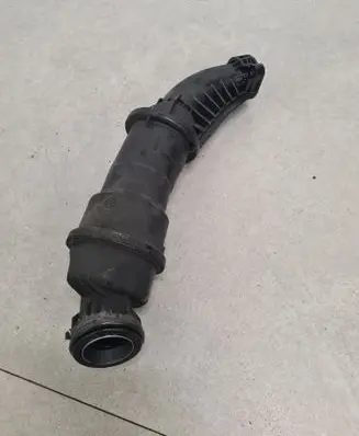 Volvo V40 Intercooler pipe mounting bracket 31411738
