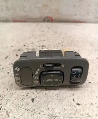 Toyota Yaris Wing mirror switch 5472L41