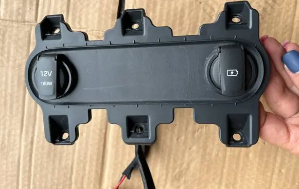 Hyundai Kona I Central console control unit 84639K4010
