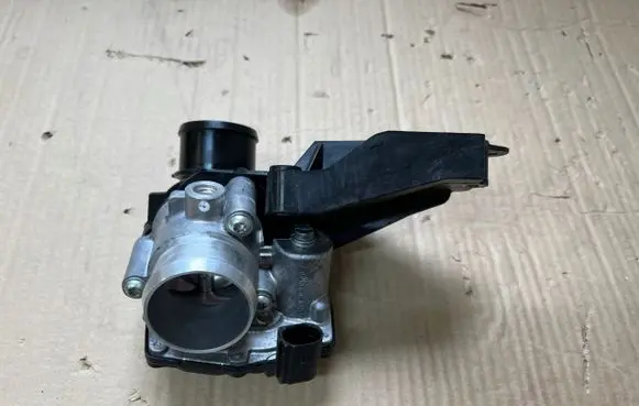 Ford Fiesta Throttle valve