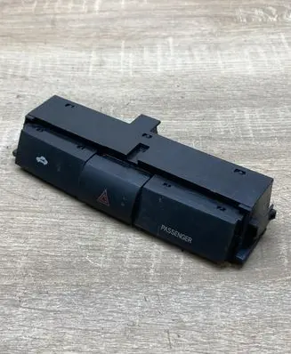 Toyota Corolla Verso AR10 Hazard light switch 153965