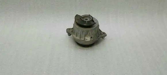 Mercedes-Benz C W205 Engine mount bracket A2052400200