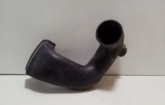 Suzuki Grand Vitara II Air intake duct part