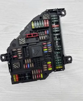BMW 5 F10 F11 Fuse module 117033452 9210857 00386715