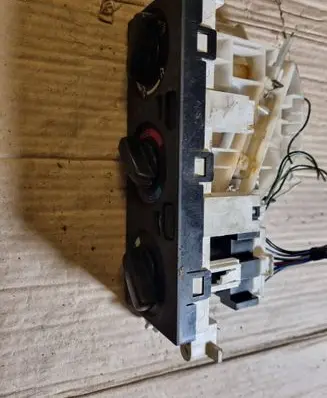 Nissan Primera Climate control unit