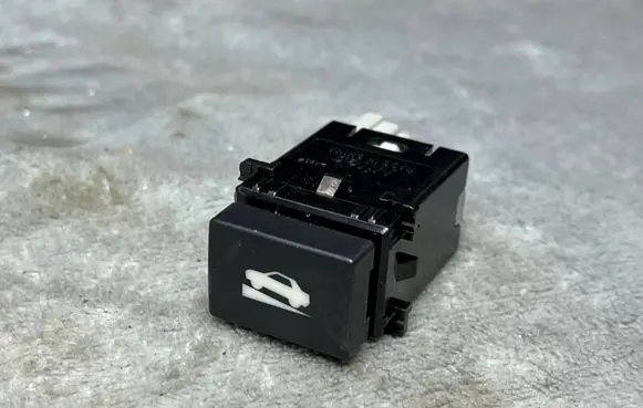 Subaru Legacy Rear glass lock/latch X120 83211AL001