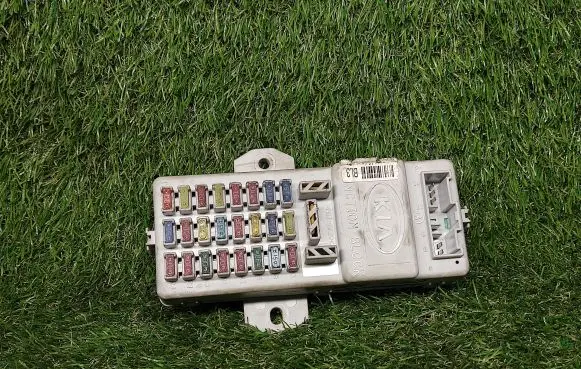 KIA Sorento Fuse module 911703E920