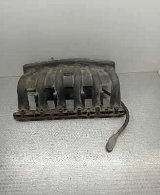 BMW 5 E39 Intake manifold 11611427618 2900301819