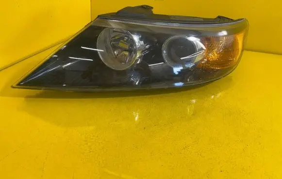 KIA Sorento Headlight/headlamp 92101-1U000
