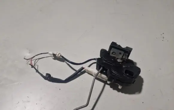 Mazda 2 Tailgate/trunk/boot lock/catch/latch