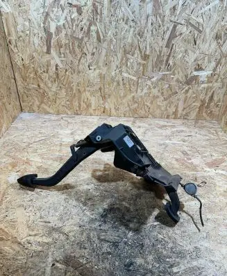 Mercedes-Benz C W203 Pedal assembly A2032903101 0227000812