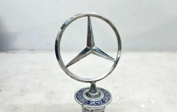 Mercedes-Benz E W211 Manufacturer badge logo/emblem