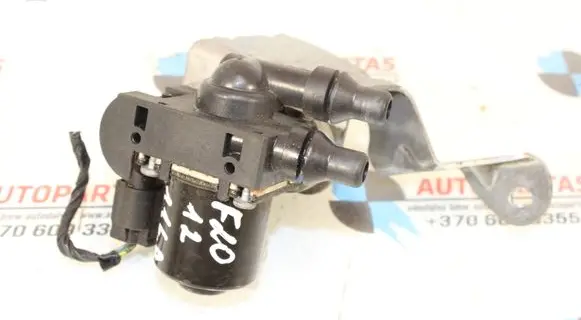 BMW 1 F20 F21 Coolant heater control valve 8514557 1147412212