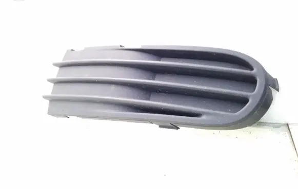 Volvo V50 Front bumper lower grill 30657009