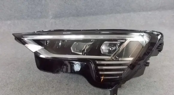 Audi e-tron Headlight/headlamp 4KE941039D