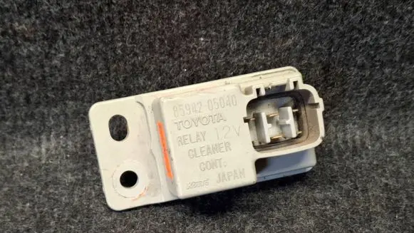 Toyota Avensis T250 Light washer relay 8594205040