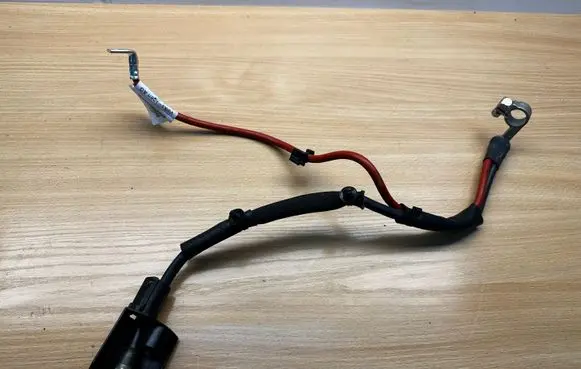 Volkswagen PASSAT B8 Positive cable (battery) 5Q0971228