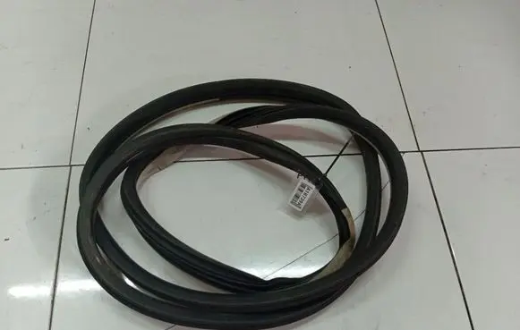 Citroen C4 I Picasso Rubber seal front coupe door 