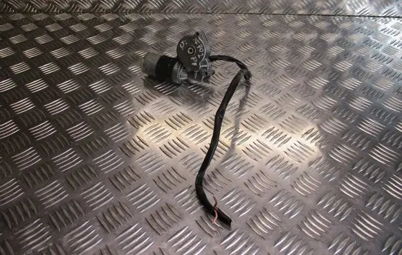 Volvo XC70 Seat adjustment motor 9208745
