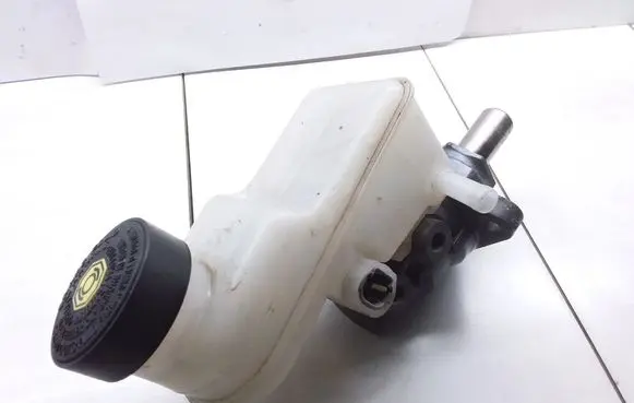 Toyota Yaris Master brake cylinder