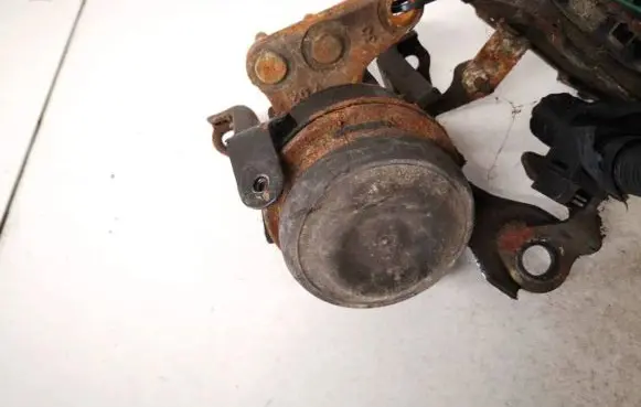 Toyota Avensis T250 Engine mount bracket