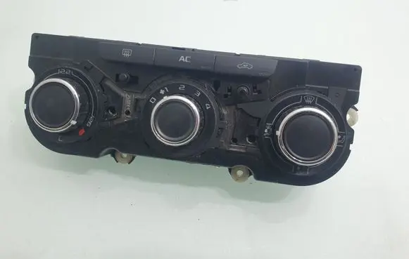Skoda Yeti (5L) Climate control unit 3T0820047M