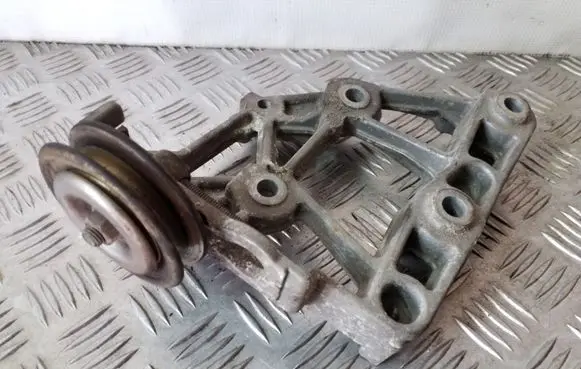 Opel Astra G Generator/alternator bracket 