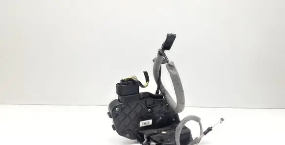 Volvo XC60 Front door lock 30799311