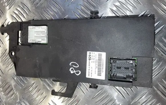 Renault Espace - Grand espace IV Comfort/convenience module 8200414829A 28032118A 2118509820117
