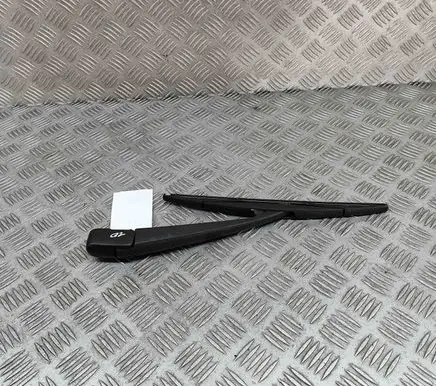 Rear wiper blade arm