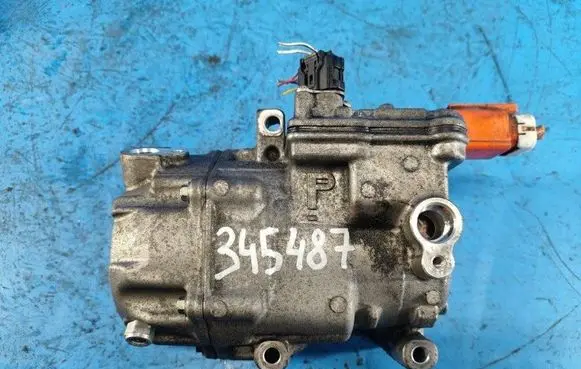 Toyota Prius+ (ZVW40) Air conditioning (A/C) compressor (pump) 8837047060