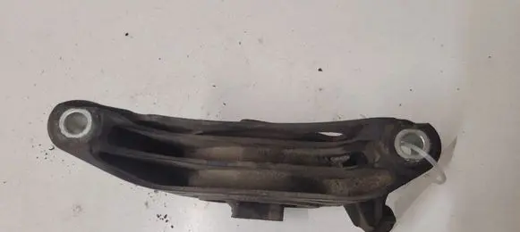Opel Insignia A Engine mount bracket 2300061L