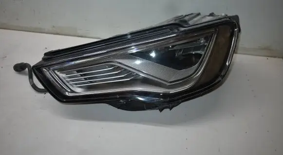 Audi A3 S3 8V Headlight/headlamp 8V0941033