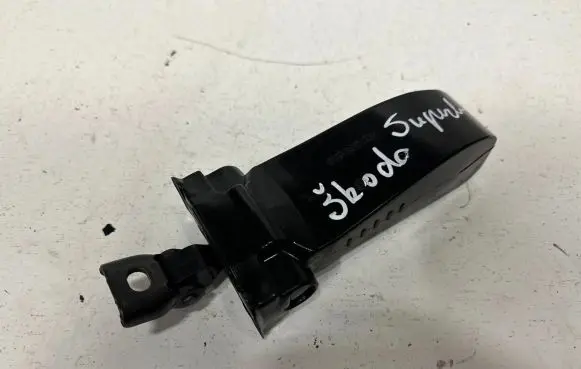 Skoda Superb B8 (3V) Front door check strap stopper 3V0837267