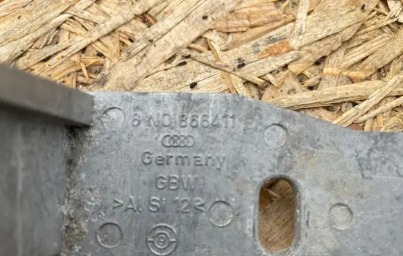 Audi TT Mk1 Center console 8N0866411