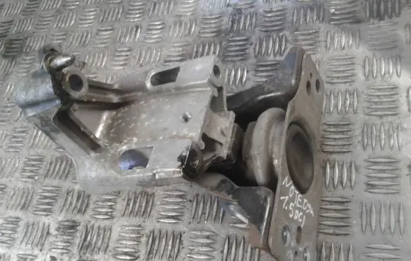 Nissan Note (E11) Engine mount bracket 11210AX600
