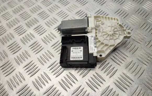 Volkswagen Scirocco Front door window regulator motor 1Q0959701H 5K0959793A