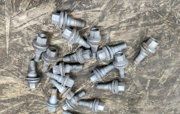 Citroen DS7 Crossback Nuts/bolts 