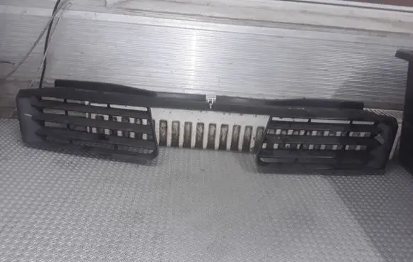 Renault Espace - Grand espace IV Front bumper upper radiator grill