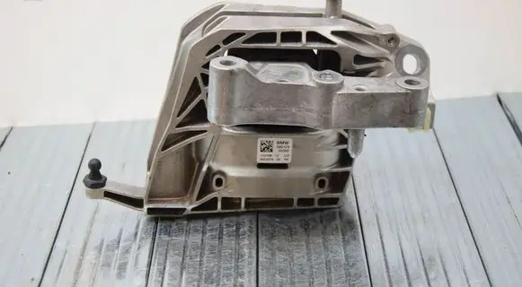 BMW X1 U11 Engine mount bracket 9423376
