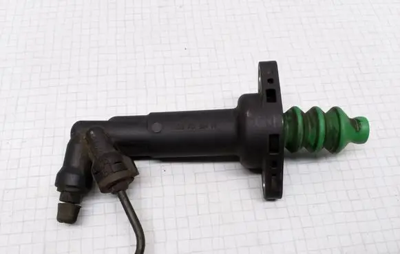 Volkswagen Golf IV Clutch slave cylinder 1J0721261H