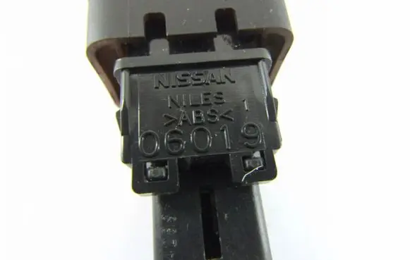 Nissan Note (E11) Hazard light switch