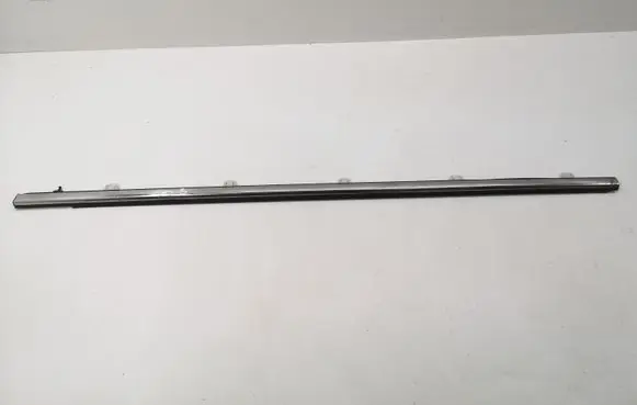 Front door glass trim molding