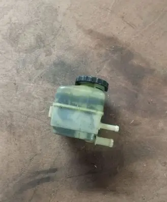 Lexus RX 300 Power steering fluid tank/reservoir