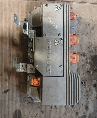 Voltage converter inverter