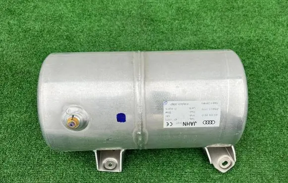 Vacuum air tank