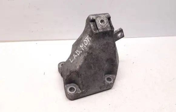 Audi A4 S4 B7 8E 8H Engine mounting bracket 8E0199308AK 89841
