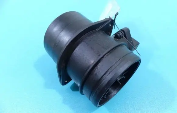 Volkswagen PASSAT B5.5 Mass air flow meter 0281002461 IMPRK1338518