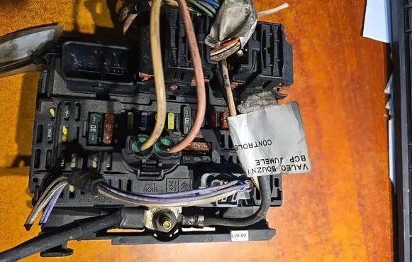 Citroen C5 Fuse box set 9657718780